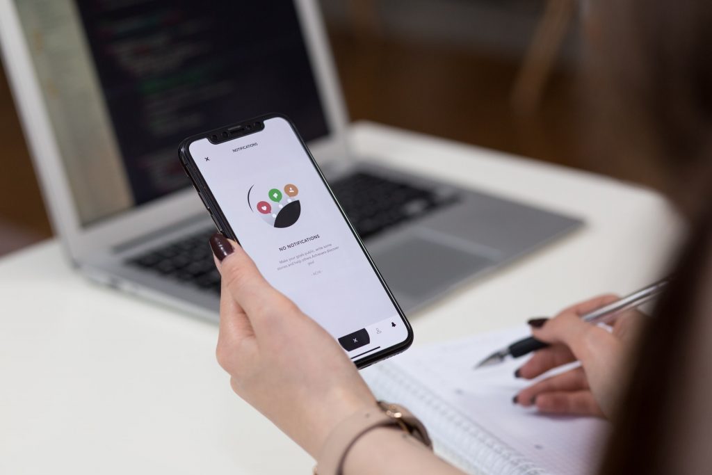 Mobile applications development: Create mobile apps without coding